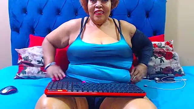 Snapshot of ebonycandy10 chatting on May 6, 4:30 am ebonycandy10 online show from May 6, 4:30 am