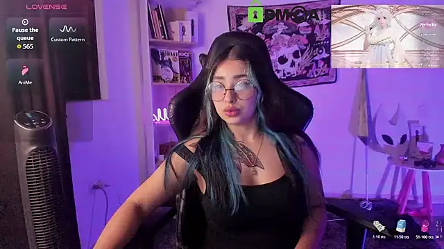 Snapshot of sweetcoralinee chatting on December 5, 3:59 am sweetcoralinee online show from December 5, 3:59 am