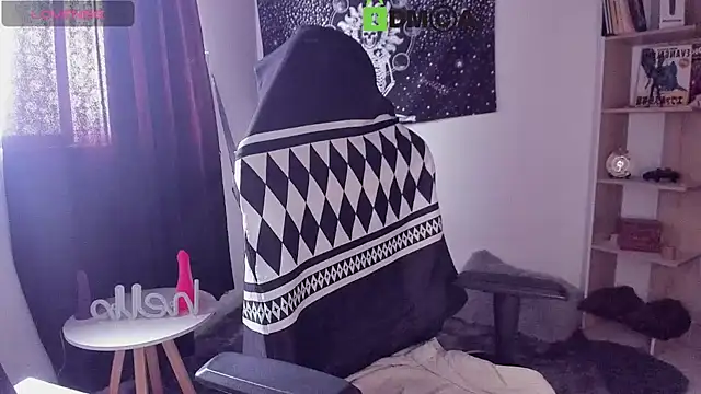 sweetcoralinee online show from March 6, 4:03 pm