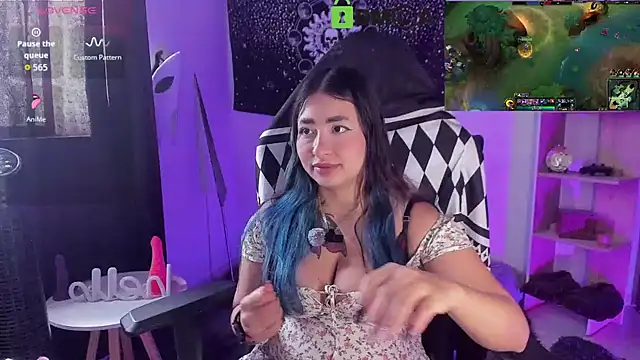 sweetcoralinee online show from March 7, 4:37 pm