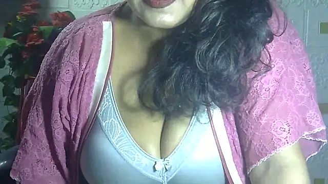 Snapshot of Sexy_komolika chatting on February 25, 4:42 pm Sexy komolika online show from February 25, 4:42 pm