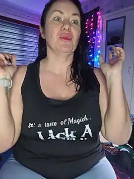 Snapshot of KinkyLittleWitch chatting on February 6, 2:09 pm KinkyLittleWitch online show from February 6, 2:09 pm