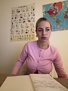 streetdoll online show from January 13, 7:21 am