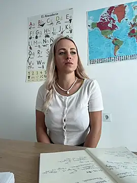 streetdoll online show from January 14, 4:08 pm