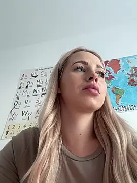 streetdoll online show from January 15, 4:32 pm