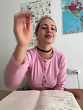 streetdoll online show from February 7, 11:01 am