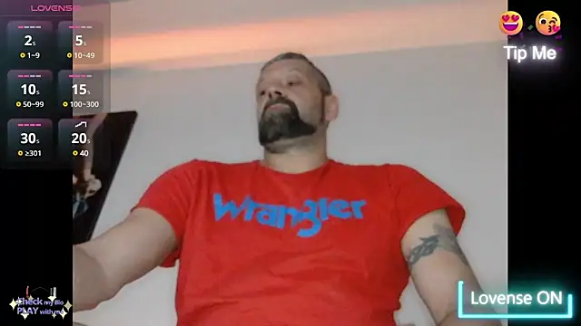 Snapshot of northman1977 chatting on February 1, 1:41 pm northman1977 online show from February 1, 1:41 pm