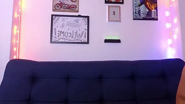 catalina y tylerjhons online show from February 9, 11:47 am