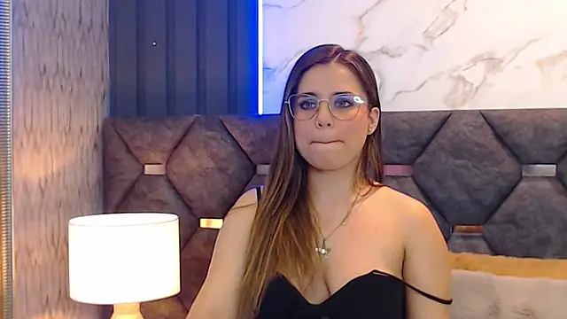 ThaniaJones online show from March 7, 6:11 pm