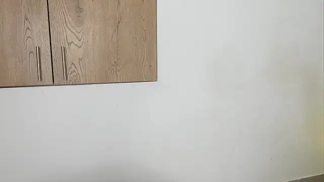 Snapshot of khloe_kaczka_ chatting on December 17, 1:27 pm khloe kaczka online show from December 17, 1:27 pm