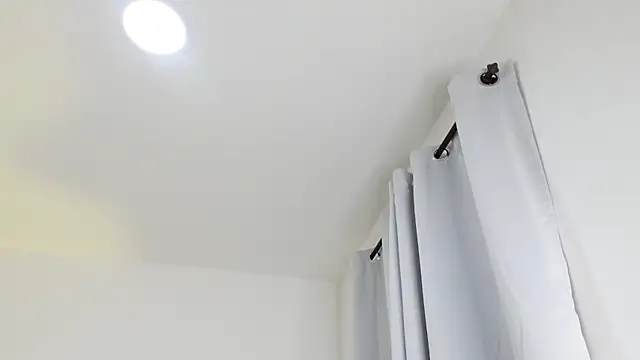 Snapshot of khloe_kaczka_ chatting on January 4, 1:10 pm khloe kaczka online show from January 4, 1:10 pm