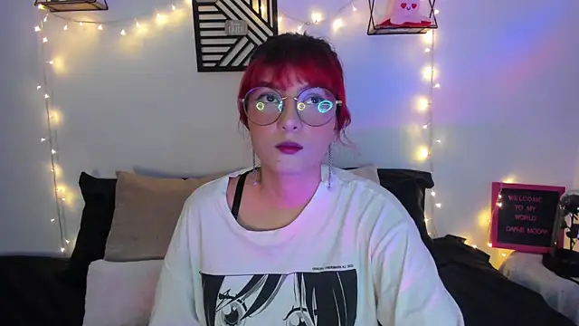 Snapshot of Dafne_Moon chatting on January 3, 1:48 am Dafne Moon online show from January 3, 1:48 am