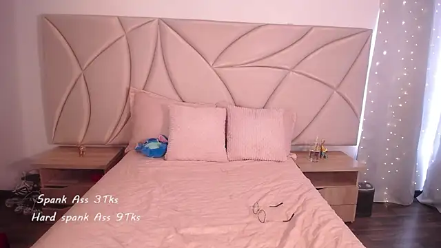 ValleryC online show from November 4, 8:41 pm