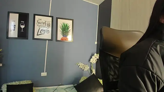 PaulinaDuarte online show from April 22, 12:18 pm