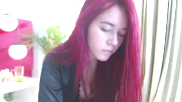 Snapshot of Sophie_ponce chatting on June 17, 12:50 pm Sophie ponce online show from June 17, 12:50 pm