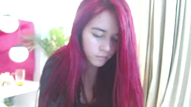 Snapshot of Sophie_ponce chatting on June 22, 12:13 pm Sophie ponce online show from June 22, 12:13 pm