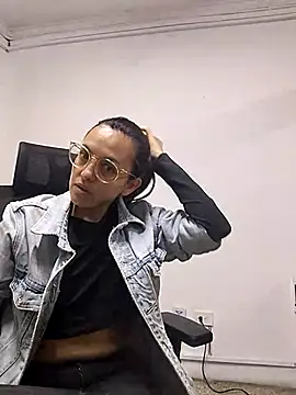 Snapshot of dalilla_macherano chatting on March 12, 8:31 pm dalilla macherano online show from March 12, 8:31 pm