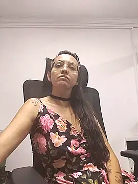 Snapshot of dalilla_macherano chatting on March 13, 11:27 pm dalilla macherano online show from March 13, 11:27 pm