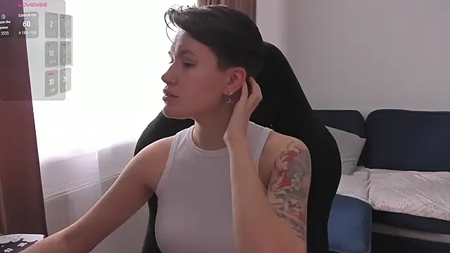 JessieFlower online show from February 7, 8:07 am