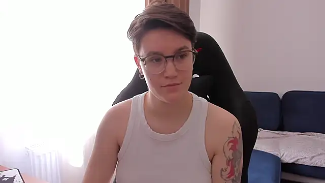 Snapshot of JessieFlower chatting on June 13, 8:12 am JessieFlower online show from June 13, 8:12 am