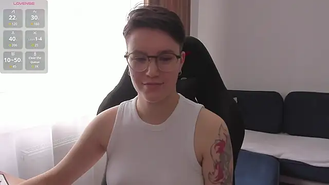 Snapshot of JessieFlower chatting on June 18, 7:41 am JessieFlower online show from June 18, 7:41 am