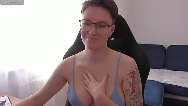 Snapshot of JessieFlower chatting on June 20, 8:06 am JessieFlower online show from June 20, 8:06 am
