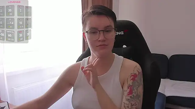 Snapshot of JessieFlower chatting on July 4, 7:47 am JessieFlower online show from July 4, 7:47 am