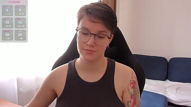 Snapshot of JessieFlower chatting on August 4, 7:55 am JessieFlower online show from August 4, 7:55 am