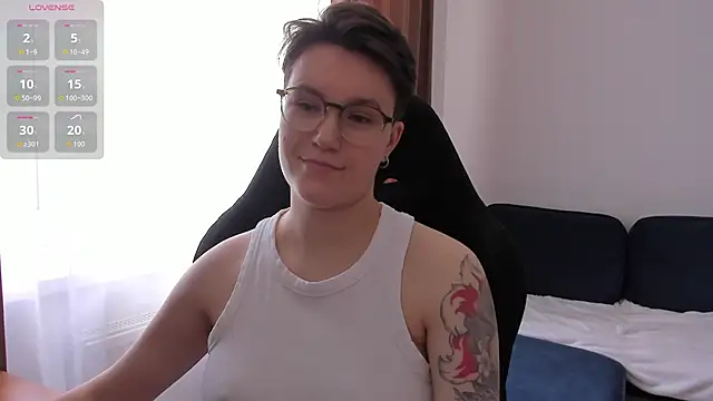 Snapshot of JessieFlower chatting on August 6, 7:43 am JessieFlower online show from August 6, 7:43 am