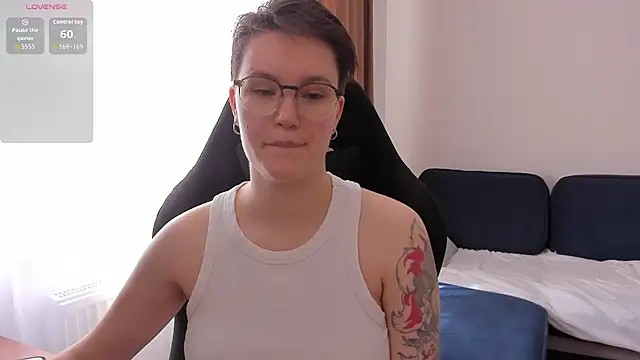 Snapshot of JessieFlower chatting on August 7, 8:05 am JessieFlower online show from August 7, 8:05 am