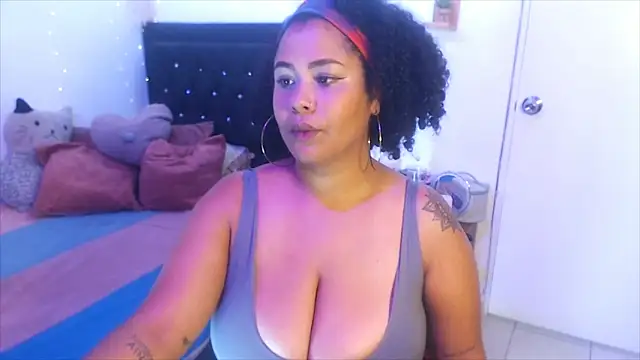 ebony Exotica online show from December 22, 3:33 pm