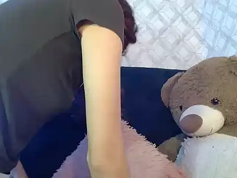 Emma-Wilson online show from April 15, 4:36 pm