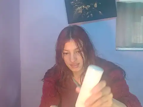 Snapshot of Emma-Wilson chatting on July 7, 7:40 pm Emma-Wilson online show from July 7, 7:40 pm