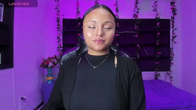 sweelanna   online show from March 31, 12:45 am