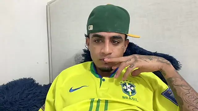 dominic brandd23 online show from September 20, 6:47 am