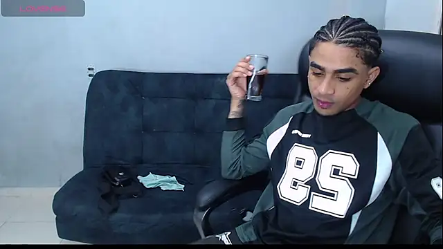 dominic brandd23 online show from December 1, 4:28 am