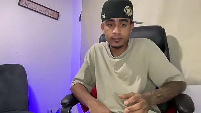 dominic brandd23 online show from January 17, 7:28 pm