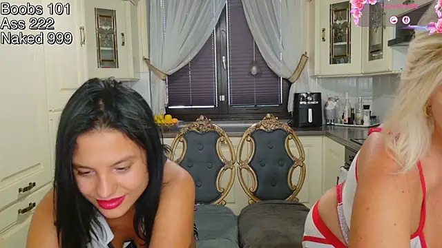 Snapshot of TUNDEROSE1 chatting on July 18, 4:00 pm TUNDEROSE1 online show from July 18, 4:00 pm