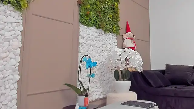 Deliciouslips online show from February 25, 5:47 pm