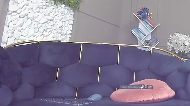 Deliciouslips online show from November 13, 4:06 pm