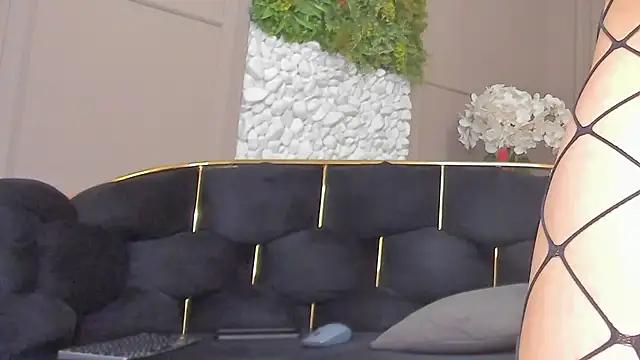 Deliciouslips online show from February 26, 4:39 pm