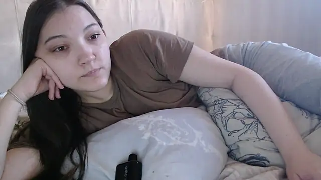 AlisaDevis online show from April 5, 1:08 pm