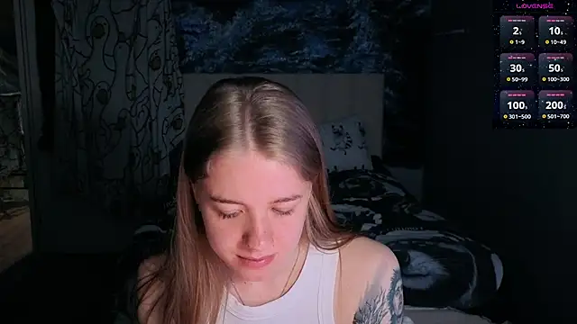Snapshot of candy_maggie chatting on May 16, 6:17 pm candy maggie online show from May 16, 6:17 pm