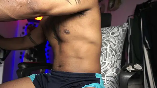 Snapshot of Young_laroi chatting on June 12, 6:12 am Young laroi online show from June 12, 6:12 am