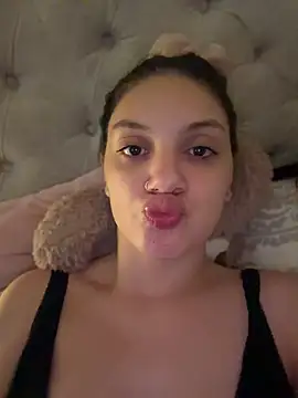 Snapshot of EmilyS__ chatting on May 30, 4:53 am EmilyS online show from May 30, 4:53 am