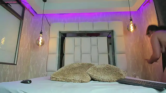 Snapshot of summer_lee_ chatting on March 1, 6:32 pm summer lee online show from March 1, 6:32 pm