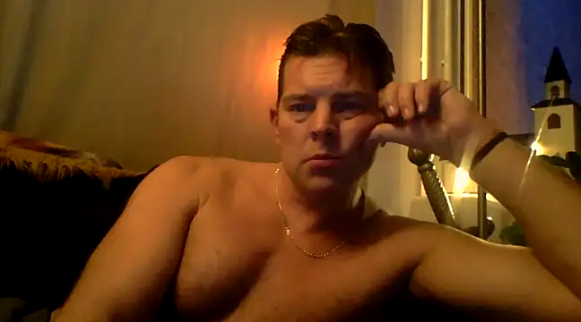 Snapshot of Teddan82 chatting on December 14, 9:40 am Teddan82 online show from December 14, 9:40 am