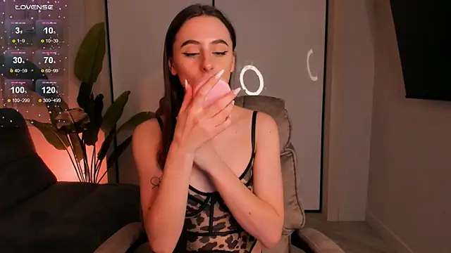 Snapshot of helen_ramsay chatting on February 23, 5:50 pm helen ramsay online show from February 23, 5:50 pm