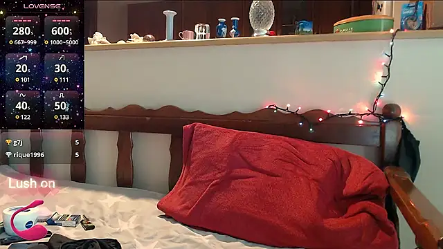 Snapshot of JennaDeluxe chatting on January 29, 7:32 pm JennaDeluxe online show from January 29, 7:32 pm