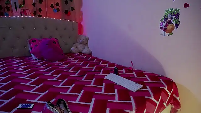 ashlei  online show from December 8, 4:07 pm